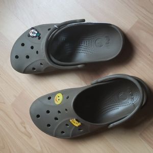Crocs size women 10 & men 8 with 3 charms